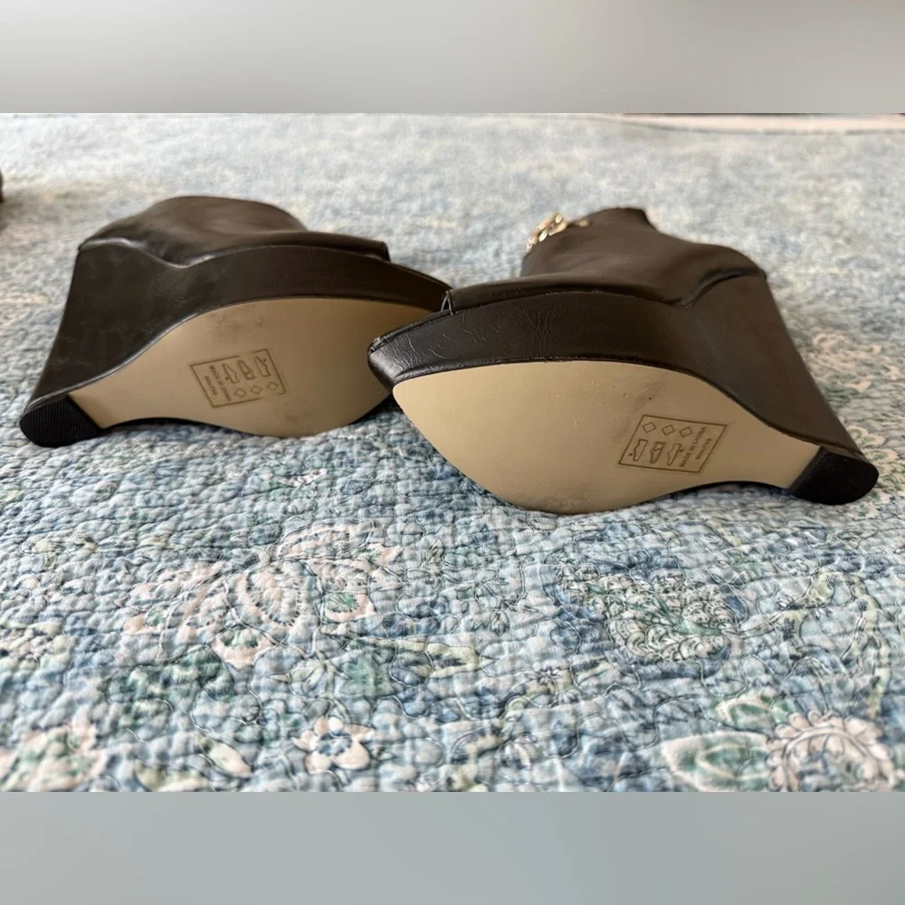 Beau + Ashe chain wedges